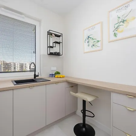 Elegant In With Air Conditioning And Parking By Renters Prestige