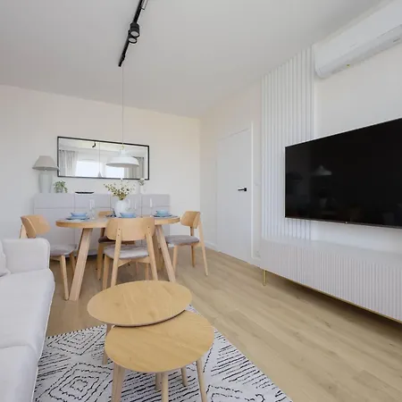 Elegant In With Air Conditioning And Parking By Renters Prestige