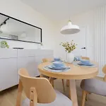 Elegant In With Air Conditioning And Parking By Renters Prestige
