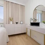 Elegant In With Air Conditioning And Parking By Renters Prestige * Varsovia