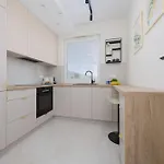 Elegant In With Air Conditioning And Parking By Renters Prestige Apartamento Varsovia