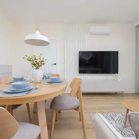 Elegant In With Air Conditioning And Parking By Renters Prestige Apartament *