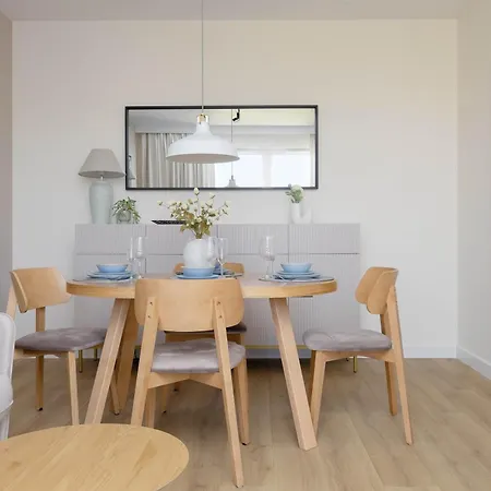 Elegant In With Air Conditioning And Parking By Renters Prestige Apartament *