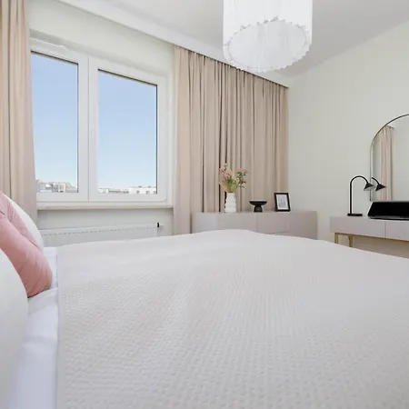 아파트 Elegant In With Air Conditioning And Parking By Renters Prestige 바르샤바