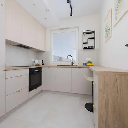 Elegant In With Air Conditioning And Parking By Renters Prestige Appartement Warschau