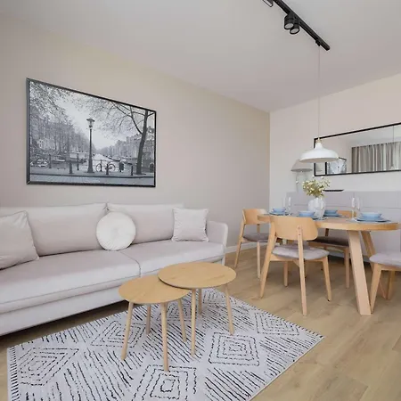 Appartement Elegant In With Air Conditioning And Parking By Renters Prestige Warschau