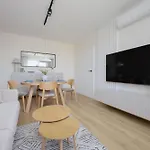 Elegant In With Air Conditioning And Parking By Renters Prestige